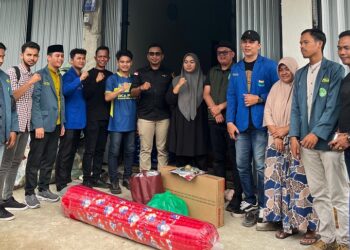 Firdaus Bersama IKA PMII Sumbar Salurkan Bantuan untuk Korban Banjir di Salareh Aia Timur