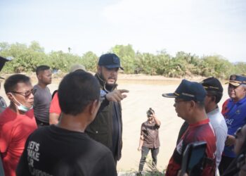 Wali Kota Padang Fadly Amran meninjau langsung, pelaksanaan Goro Bersama di Kelurahan Kampung Lapai, Kecamatan Nanggalo, Minggu pagi (4/1).(Foto:Ist)