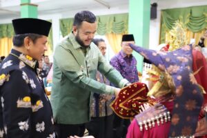 Wali Kota Padang Fadly Amran,  hadiri acara tasyakuran Hari Amal Bhakti (HAB) Kementerian Agama Republik Indonesia ke-80 yang berlangsung di Aula Kantor Kementerian Agama Kota Padang, Kamis (8/1).(Foto:Ist)