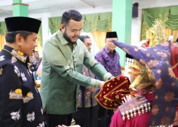 Wali Kota Padang Fadly Amran, hadiri acara tasyakuran Hari Amal Bhakti (HAB) Kementerian Agama Republik Indonesia ke-80 yang berlangsung di Aula Kantor Kementerian Agama Kota Padang, Kamis (8/1).(Foto:Ist)