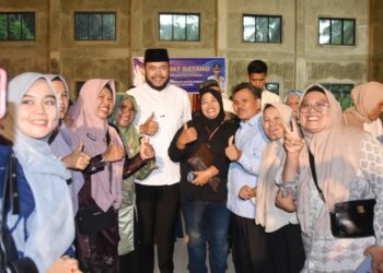 Wali Kota Padang Fadly Amran, resmikan Gedung Serba Guna (GSG) Rukun Warga (RW) III Masjid Muhajirin yang berlokasi di Kelurahan Padang Besi, Kecamatan Lubuk Kilangan, Jumat (9/1).(Foto:Ist)