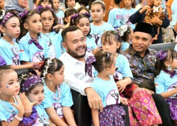 Wali Kota Padang Fadly Amran, mengapresiasi tinggi atas terselenggaranya Festival Tari Tradisional Budaya Anak Sumatera Barat (Sumbar) “Gebyar Mutiara Minang” Tahun 2026, yang digelar di Gedung Bagindo Aziz Chan Youth Center, Sabtu dan Minggu 10-11 Januari 2026. (Foto:Ist)