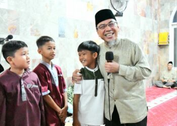 Wakil Wali Kota Padang Maigus Nasir, berikan tausiah dalam kegiatan tabligh akbar peringatan Isra’ Mi’raj Nabi Muhammad SAW 1447 Hijriah, di Masjid Raya Nagari Nanggalo Surau Gadang, Kecamatan Nanggalo, Selasa (13/1).(Foto:Ist)