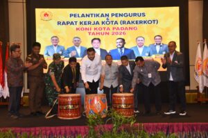 Wali Kota Padang Fadly Amran  hadiri,  pelantikan Pengurus Komite Olahraga Nasional Indonesia (KONI) Kota Padang periode 2025–2029, yang digelar di Axana Hotel Padang, Kamis (15/1).(Foto:Ist)