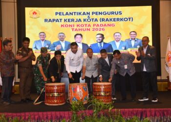 Wali Kota Padang Fadly Amran hadiri, pelantikan Pengurus Komite Olahraga Nasional Indonesia (KONI) Kota Padang periode 2025–2029, yang digelar di Axana Hotel Padang, Kamis (15/1).(Foto:Ist)