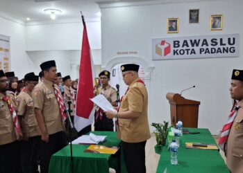 Bawaslu Padang Kukuhkan Pengurus Saka Adhyasta Pemilu