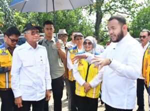 Wali Kota Padang Fadly Amran, dampingi Menteri Pekerjaan Umum (PU) Dody Hanggodo, meninjau Instalasi Pengolahan Air (IPA) Gunung Pangilun milik Perusahaan Umum Daerah Air Minum (Perumda AM) Kota Padang, Jumat (30/1/2026).(Foto:Ist)