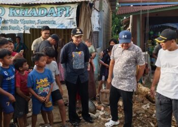 Bupati Tinjau Jalan Berlubang di Ampang Kuranji, Gerak Cepat dengan PU Sumbar