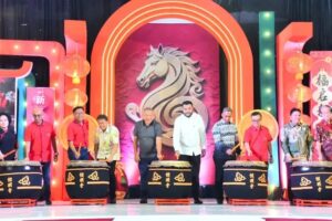 Wali Kota Padang Fadly Amran, secara resmi membuka Bazar Himpunan Bersatu Teguh dan Wanita Himpunan Bersatu Teguh (HBT-WHBT) Pusat Padang yang dipusatkan di Gedung HBT-WHBT Pusat Padang, Sabtu (21/2/2026).