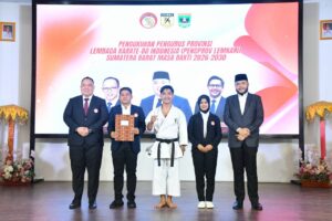 Wali Kota Padang Fadly Amran, hadiri, pengukuhan Pengurus Provinsi (Pengprov) Lembaga Karate-Do Indonesia (Lemkari) Sumatera Barat (Sumbar) masa bakti 2026-2030 yang berlangsung di Gedung Bagindo Aziz Chan Youth Center, Minggu (1/2/2026).(Foto:Ist)