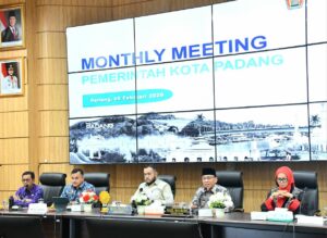 Wali Kota Padang Fadly Amran, memimpin Rapat Bulanan Pemerintah Kota (Pemko) Padang yang digelar di Ruang Abu Bakar Ja’ar, Balai Kota Aie Pacah, Kamis (5/2/2026).(Foto:Ist)