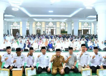 Wakil Wali Kota Padang, Maigus Nasir, menghadiri sekaligus membuka kegiatan Tabligh Akbar Tarhib Ramadan 1447 Hijriah yang digelar Kantor Kementerian Agama (Kemenag) Kota Padang di Masjid Agung Nurul Iman, Selasa (10/2/2026).(Foto:Ist)