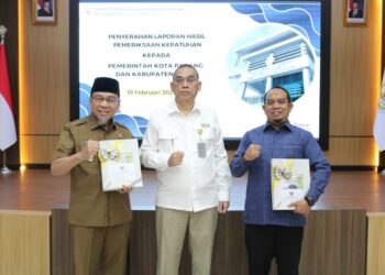 Wakil Wali Kota Padang Maigus Nasir menerima, Laporan Hasil Pemeriksaan (LHP) atas Pemeriksaan Kepatuhan terhadap Belanja Barang dan Jasa, Belanja Subsidi, serta Belanja Modal Tahun Anggaran 2025 dari Badan Pemeriksa Keuangan (BPK) RI Perwakilan Provinsi Sumatera Barat.