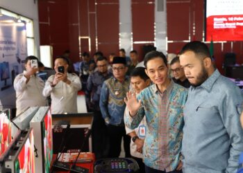 Wali Kota Padang Fadly Amran, secara resmi membuka kegiatan Business Matching Belanja Produk Dalam Negeri yang digelar di Ruang Bagindo Aziz Chan, Balai Kota Aia Pacah, Kamis (12/2/2026). (Foto:Ist)