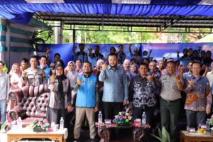 Wali Kota Padang Fadly Amran, menghadiri peresmian sekaligus penyerahan bantuan Tanggung Jawab Sosial dan Lingkungan (TJSL) atau CSR dari PT PLN (Persero) kepada Kampung Siaga Bencana Ulak Karang Selatan. 