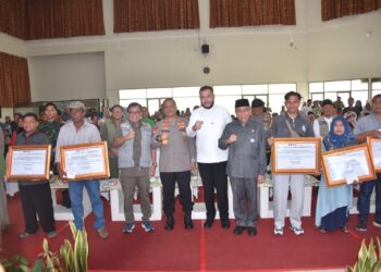 Wali Kota Padang Fadly Amran bersama Wakil Wali Kota Padang Maigus Nasir, didampingi Dankorbrimob Polri Komjen Pol Ramdani Hidayat dan Sestama Badan Nasional Penanggulangan Bencana (BNPB) Rustian, mengikuti kegiatan ini dari Aula Bagindo Aziz Chan, Balai Kota Padang Aie Pacah, Jumat (13/2/2026).(Foto:Ist)