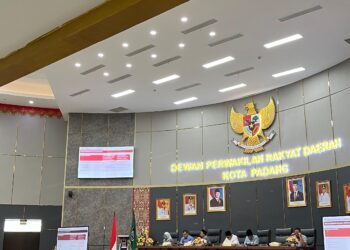 Rapat kerja Pimpinan DPRD Kota Padang bersama Pemko Padang berjalan serius dan khidmat