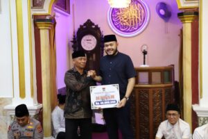 Wali Kota Padang Fadly Amran, melanjutkan agenda Safari Ramadan Tim I Pemerintah Kota (Pemko) Padang dengan mengunjungi Masjid Al Muqamah di Jalan Ujung Pandan, Kelurahan Olo, Kecamatan Padang Barat, Rabu (4/3/2026).(Foto:Ist)