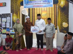 Wali Kota Padang Fadli Amran Berikan Bantuan Pada Mushalla sebesar Rp 25 Juta.