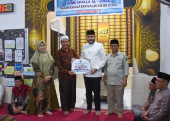Wali Kota Padang Fadli Amran Berikan Bantuan Pada Mushalla sebesar Rp 25 Juta.
