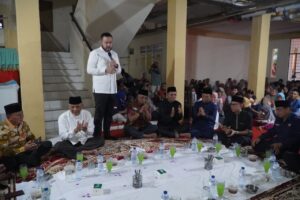 Wali Kota Padang Fadly Amran menghadiri kegiatan buka puasa bersama, warga hunian sementara (Huntara) yang berada di Rusunawa Lubuk Buaya, Kecamatan Koto Tangah, Jumat (13/3/2026).(Foto:Ist)