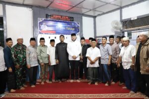 Wali Kota Padang Fadly Amran, memimpin kunjungan Safari Subuh Ramadan Tim I Pemerintah Kota (Pemko) Padang ke Surau Kumango, Kelurahan Pasa Gadang, Kecamatan Padang Selatan, Sabtu (14/3/2026). (Foto:Ist)