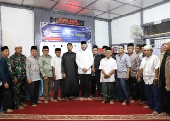 Wali Kota Padang Fadly Amran, memimpin kunjungan Safari Subuh Ramadan Tim I Pemerintah Kota (Pemko) Padang ke Surau Kumango, Kelurahan Pasa Gadang, Kecamatan Padang Selatan, Sabtu (14/3/2026). (Foto:Ist)