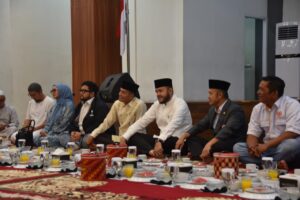 Wali Kota Padang Fadly Amran menggelar,  buka puasa bersama jajaran pengurus Komite Olahraga Nasional Indonesia (KONI), Komite Olahraga Masyarakat Indonesia (KORMI), serta organisasi kepemudaan se-Kota Padang di Gedung Bagindo Aziz Chan Youth Center, Sabtu (14/3/2026).(Foto:Ist)