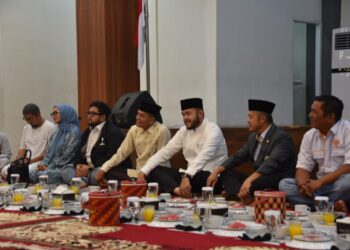 Wali Kota Padang Fadly Amran menggelar, buka puasa bersama jajaran pengurus Komite Olahraga Nasional Indonesia (KONI), Komite Olahraga Masyarakat Indonesia (KORMI), serta organisasi kepemudaan se-Kota Padang di Gedung Bagindo Aziz Chan Youth Center, Sabtu (14/3/2026).(Foto:Ist)
