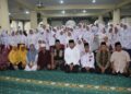 Wali Kota Padang  Berikan 30 Paket Sembako Pada  Anak Yatim di Mesjid Raya Al-Munawwarah Surau Gadang