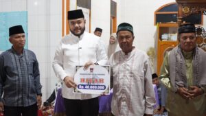 Wali Kota Padang Fadly Amran, melanjutkan agenda Safari Ramadan Tim I Pemerintah Kota (Pemko) Padang dengan mengunjungi Masjid Nurul Istiqamah Timbalun, Kelurahan Bungus Timur, Kecamatan Bungus Teluk Kabung (Bungtekab), Minggu (15/3/2026).(Foto:Ist)
