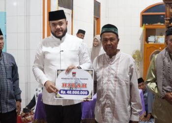 Wali Kota Padang Fadly Amran, melanjutkan agenda Safari Ramadan Tim I Pemerintah Kota (Pemko) Padang dengan mengunjungi Masjid Nurul Istiqamah Timbalun, Kelurahan Bungus Timur, Kecamatan Bungus Teluk Kabung (Bungtekab), Minggu (15/3/2026).(Foto:Ist)