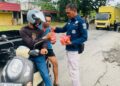 Polres Dharmasraya Bagi-bagi 200 Paket Takjil