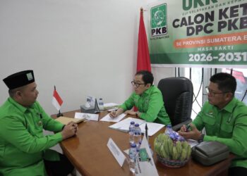 Wakil Menteri Perindustrin, Faisol Riza didampingi Bupati Pasaman, Welly Suheri saat menguji Balon Ketua DPC PKB Kota Padang, Yusri Latif. Kamis, (23/4) [foto : sci/yrp]