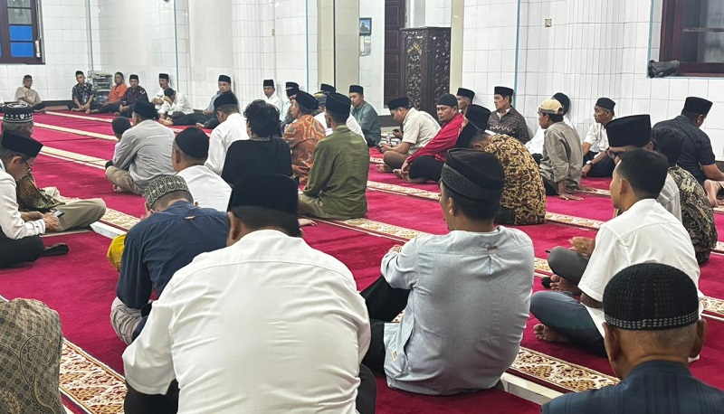 Wakil Bupati Solok, H. Candra, S.H.I., hadir dalam rangkaian Safari Ramadan di Masjid Raya Cupak (Foto: Ist)