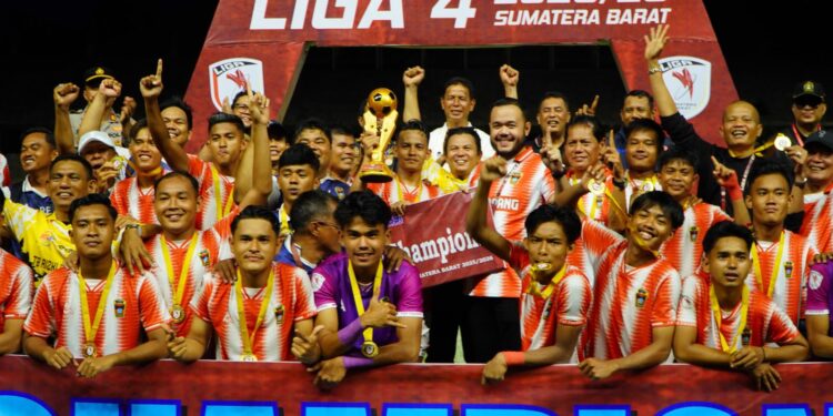 PSP Padang berhasil menjadi juara Liga 4 Sumatera Barat usai berhasil mengalahkan PSPP Padang Panjang 3-2 melalui pertandingan yang dramatis, Kamis ( 2/4/26), di Stadion Utama Sumatera Barat, Padang Pariaman.