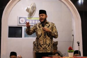 Wali Kota Padang Fadly Amran, menghadiri kegiatan Halal Bihalal 1447 Hijriah yang digelar di Masjid Muttaqin Parak Kaluek, Kelurahan Pisang, Kecamatan Pauh, Sabtu (4/4/2026).