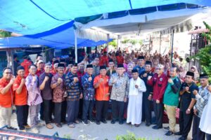 Wakil Wali Kota Padang Maigus Nasir, hadiri acara Halal Bihalal yang diselenggarakan oleh keluarga besar Paguyuban Persaudaraan Keluarga Jawadwipa (PPKJ) Kota Padang di Komplek Cendana, Kelurahan Koto Baru Nan XX, Kecamatan Lubuk Begalung, pada Minggu (5/4/2026).