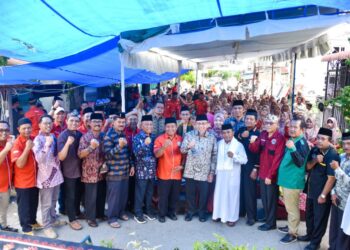 Wakil Wali Kota Padang Maigus Nasir, hadiri acara Halal Bihalal yang diselenggarakan oleh keluarga besar Paguyuban Persaudaraan Keluarga Jawadwipa (PPKJ) Kota Padang di Komplek Cendana, Kelurahan Koto Baru Nan XX, Kecamatan Lubuk Begalung, pada Minggu (5/4/2026).