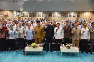 Wali Kota Padang Fadly Amran yang ikut menyambut Tim Penilai di Auditorium Lantai IV Gedung Administrasi dan Rawat Jalan RSUP Dr. M. Djamil, Senin (13/4/2026), menyatakan dukungan penuh terhadap pengembangan RSUP Dr. M. Djamil sebagai rumah sakit pendidikan.