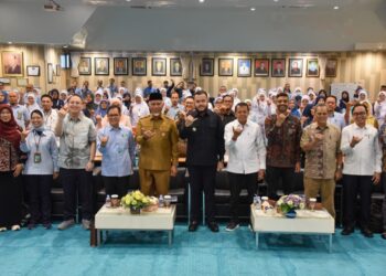 Wali Kota Padang Fadly Amran yang ikut menyambut Tim Penilai di Auditorium Lantai IV Gedung Administrasi dan Rawat Jalan RSUP Dr. M. Djamil, Senin (13/4/2026), menyatakan dukungan penuh terhadap pengembangan RSUP Dr. M. Djamil sebagai rumah sakit pendidikan.