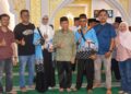Wakil Wali Kota Padang Maigus Nasir secara resmi melepas Calon Jemaah Haji (CJH) Kota Padang Kelompok Terbang (Kloter) 8 yang berjumlah sebanyak 383 orang, di Halaman Masjid Agung Nurul Iman, Jumat (1/5/2026).