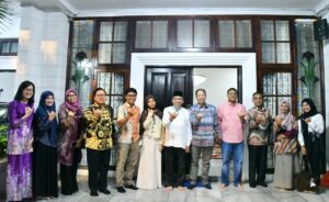 Wakil Wali Kota Padang Maigus Nasir, menyambut kedatangan delegasi Universiti Kuala Lumpur (UniKL), Malaysia, dalam jamuan makan malam di Kediaman Resmi Wakil Wali Kota, Jumat (1/5/2026).