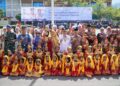 Wakil Wali Kota Padang, Maigus Nasir, bertindak selaku pembina upacara peringatan Hari Pendidikan Nasional (Hardiknas) dan Hari Otonomi Daerah di Lapangan Apeksi Balai Kota Padang, Aia Pacah, Sabtu (2/5/2026).