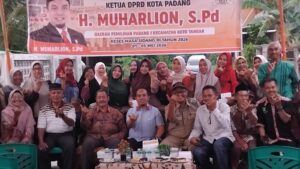 Ketua DPRD Kota Padang Muharlion saat melakukan reses  masa sidang III tahun 2026 salah satunya di Kelurahan Dadok Tunggul Hitam, Kecamatan Koto Tangah, Kota Padang pada Senin (4/5/2026).