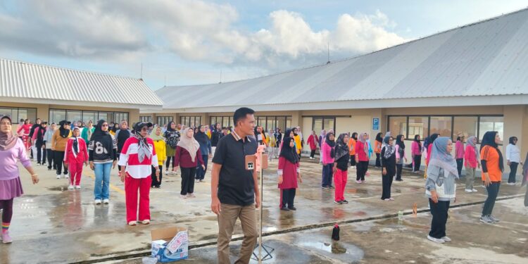 Ketua Komisi III DPRD Kota Padang dari Fraksi Golongan Karya (Golkar) Helmi Moesim, melaksanakan kegiatan reses masa sidang III Tahun 2026 di Kelurahan Parak Gadang Timur Kecamatan Padang Timur, Minggu (4/5/2026).
