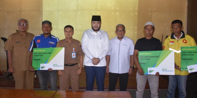 Wali Kota Padang Fadly Amran menggelar pertemuan dengan pimpinan perusahaan di Kota Padang, membahas Corporate Social Responsibility (CSR), di Kinol Bistro Padang, Senin (4/5/2026).
