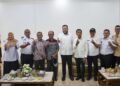 Wali Kota Padang Fadly Amran menerima kunjungan Pengurus Kampung Keluarga Berkualitas (KB) Baringin Sakti, Kelurahan Koto Baru Nan XX, Kecamatan Lubuk Begalung, di Rumah Dinas Wali Kota Padang, Rabu (6/5/2026).