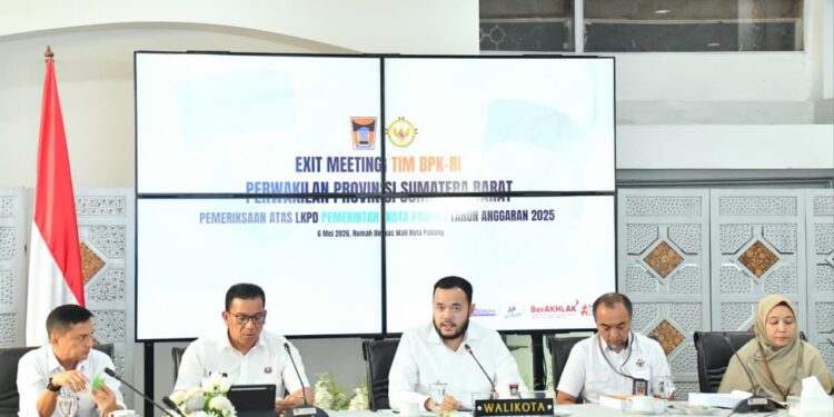 Pemerintah Kota (Pemko) Padang menggelar Exit Meeting bersama Badan Pemeriksa Keuangan (BPK) Perwakilan Sumatera Barat (Sumbar), di Gedung Putih Kediaman Resmi Wali Kota, Rabu (6/5/2026).