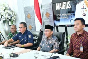 Pemerintah Kota Padang bersama seluruh pemangku kepentingan memperkuat langkah pengendalian inflasi menjelang Hari Raya Idul Adha 1447 Hijriah, dalam High Level Meeting Tim Pengendalian Inflasi Daerah (TPID) Kota Padang yang berlangsung di Gedung Putih Kediaman Resmi Wali Kota Padang, Kamis (7/5/2026).